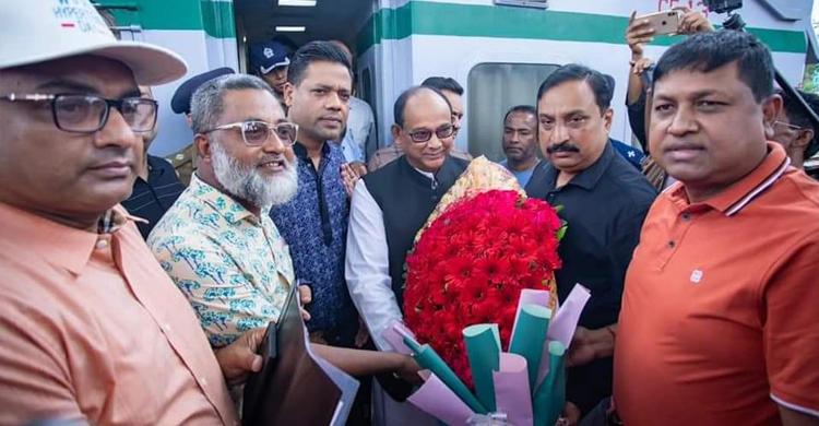 ফেনীতে ট্রেনের আসন বাড়াতে রেলমন্ত্রীকে নিজাম হাজারীর অনুরোধ