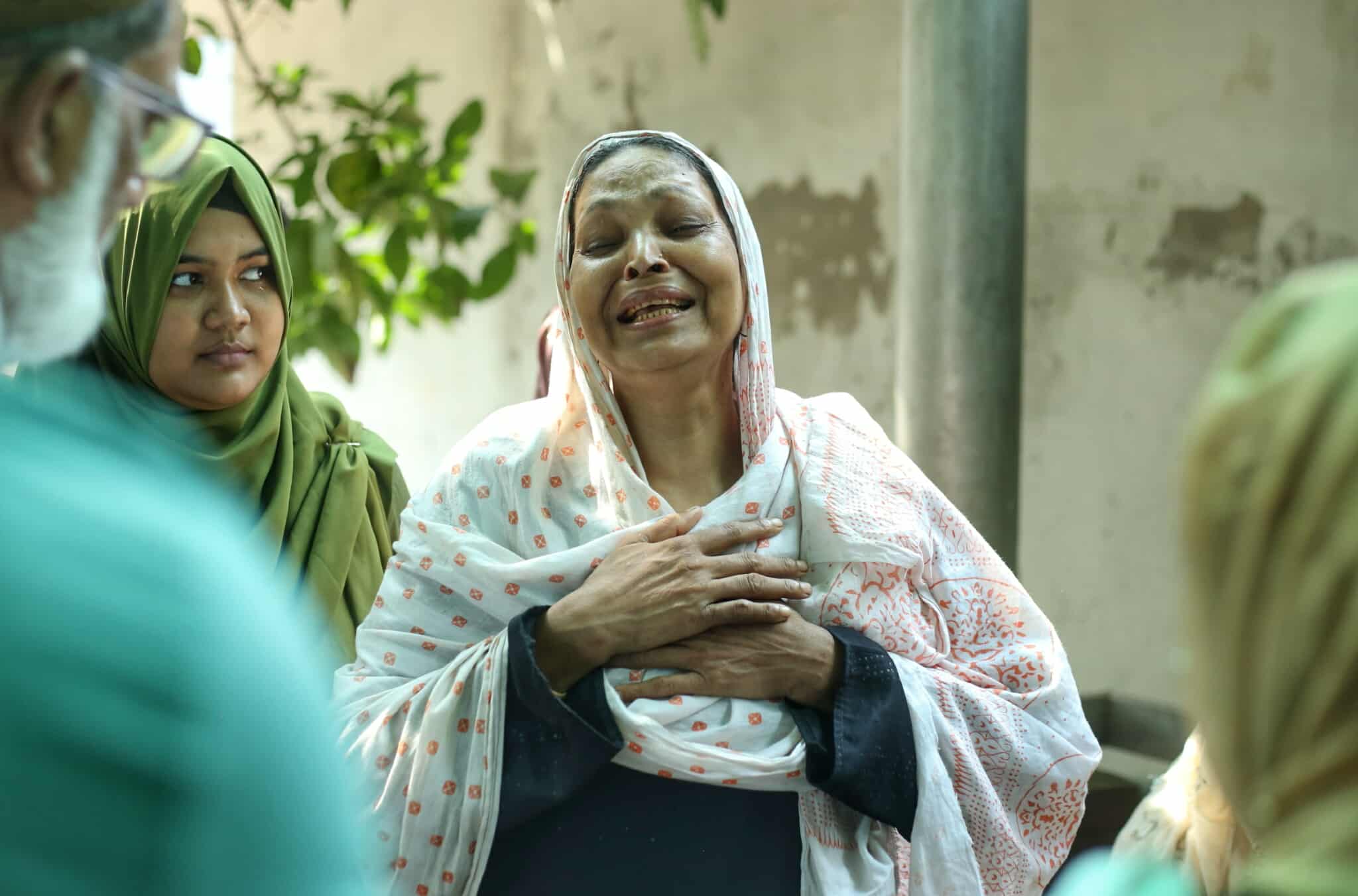 রুপনগরের আগুনে হারিয়ে যাওয়া জীবনের খোঁজে স্বজনরা