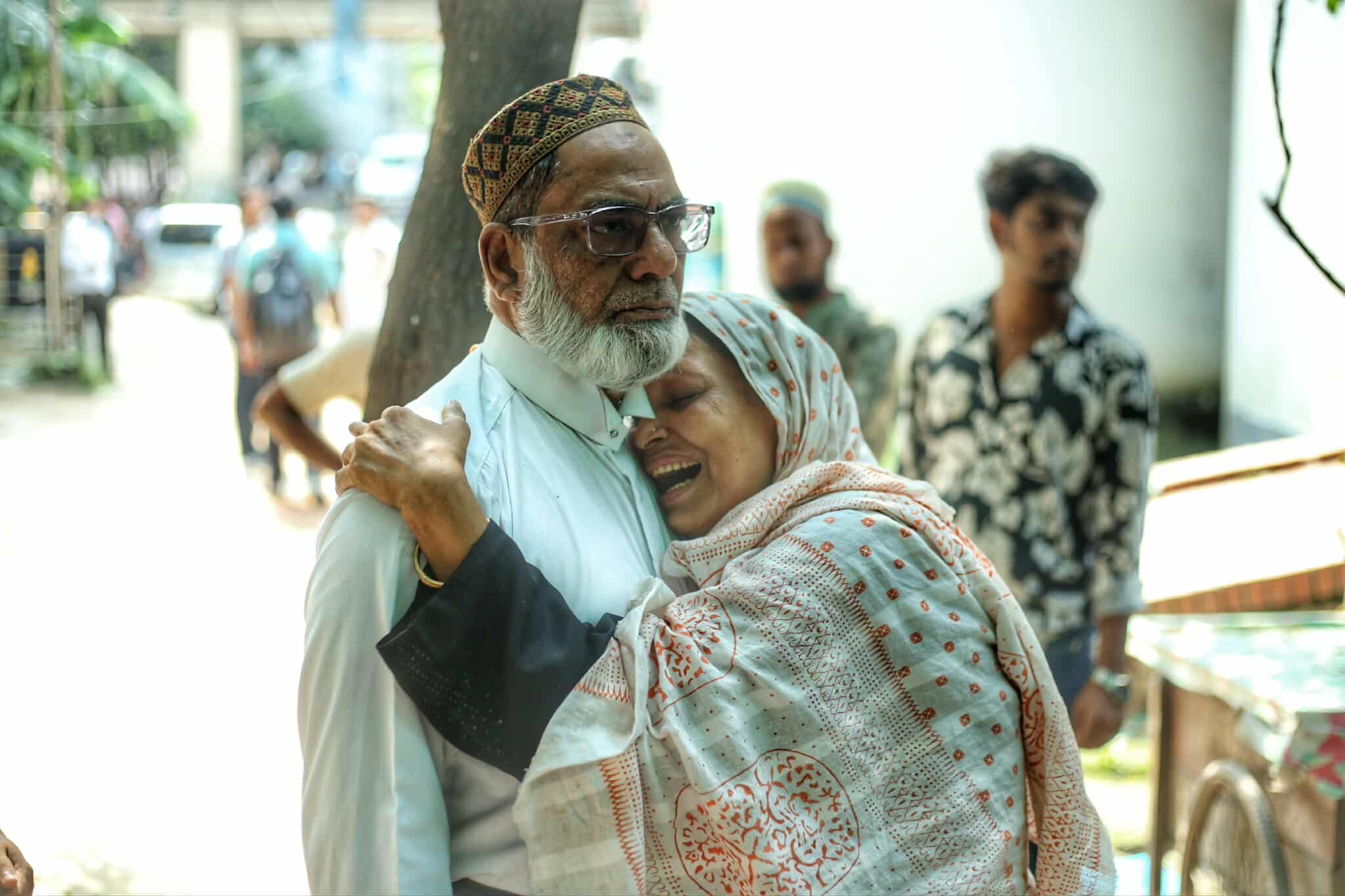 রুপনগরের আগুনে হারিয়ে যাওয়া জীবনের খোঁজে স্বজনরা