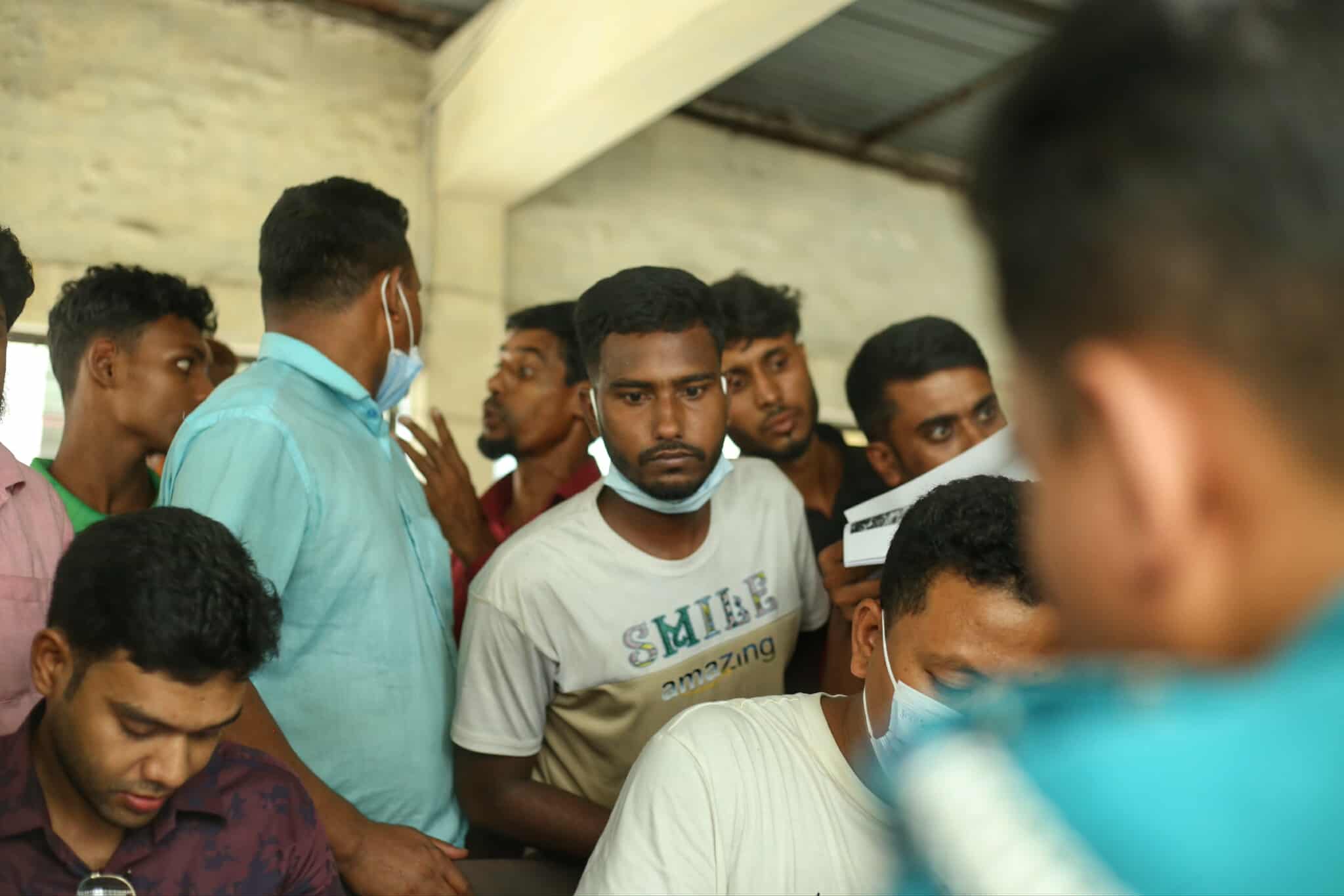 রুপনগরের আগুনে হারিয়ে যাওয়া জীবনের খোঁজে স্বজনরা