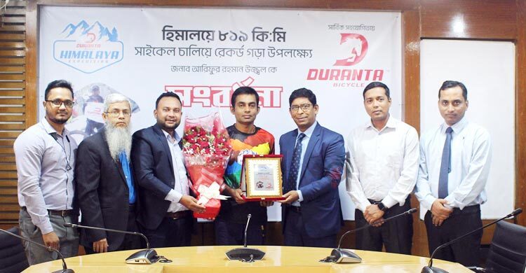 ‘দুরন্ত’র পৃষ্ঠপোষকতায় বাইসাইকেলে হিমালয়ের ৩ ট্রেইল জয় উজ্জলের