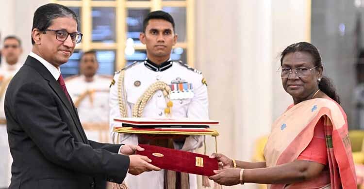 Riaz Hamidullah finally presents credentials to Droupadi Murmu