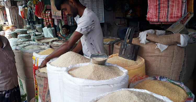 দিনাজপুরে কেজিতে ৮-১০ টাকা কমেছে চালের দাম