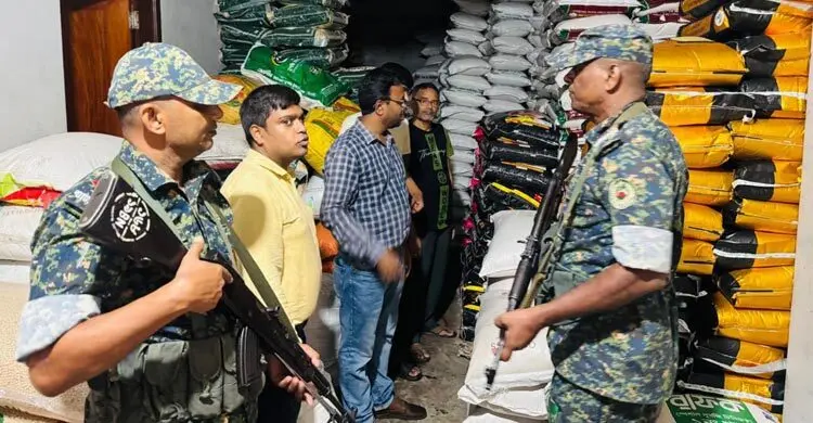 অতিরিক্ত দামে সুগন্ধি চাল বিক্রি করায় গুনতে হলো জরিমানা