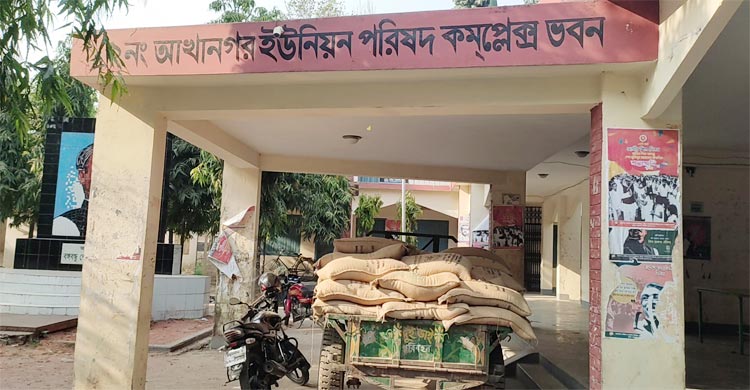 ব্যবসায়ীর গুদাম থেকে ১৩ বস্তা সরকারি চাল জব্দ