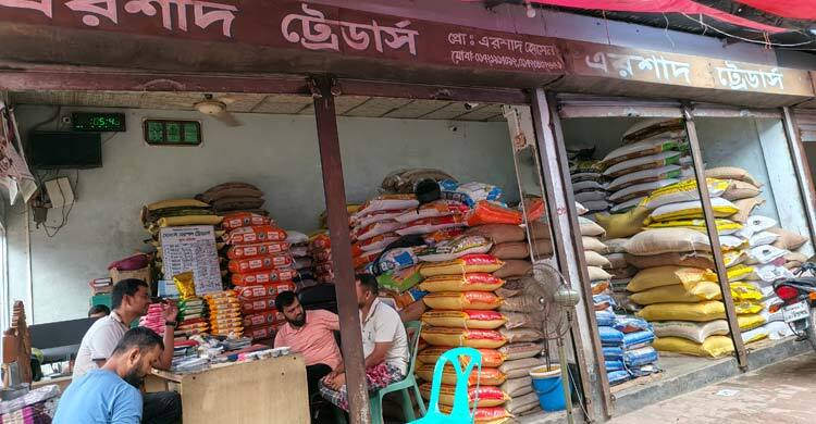 দিনাজপুরে চালের দাম কমেছে বস্তায় ১৫০ টাকা