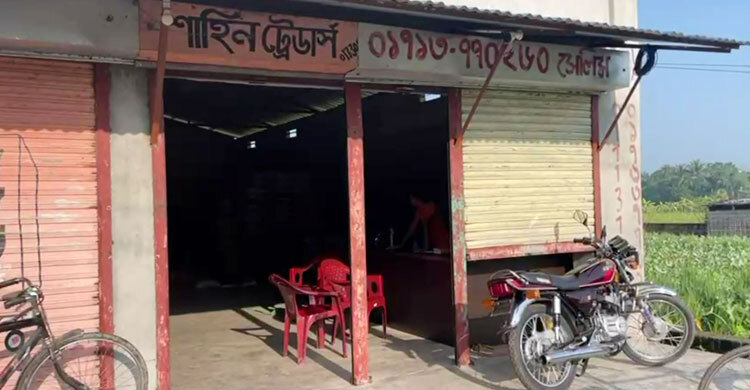 ট্রাক নিয়ে এসে ১৫০ বস্তা চাল লুট করলো দুর্বৃত্তরা