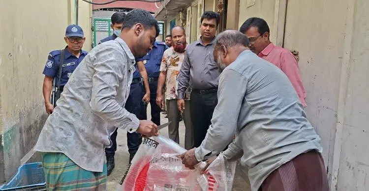 অন্য প্রতিষ্ঠানের নামে চাল বাজারজাত করায় ব্যবসায়ীকে জরিমানা
