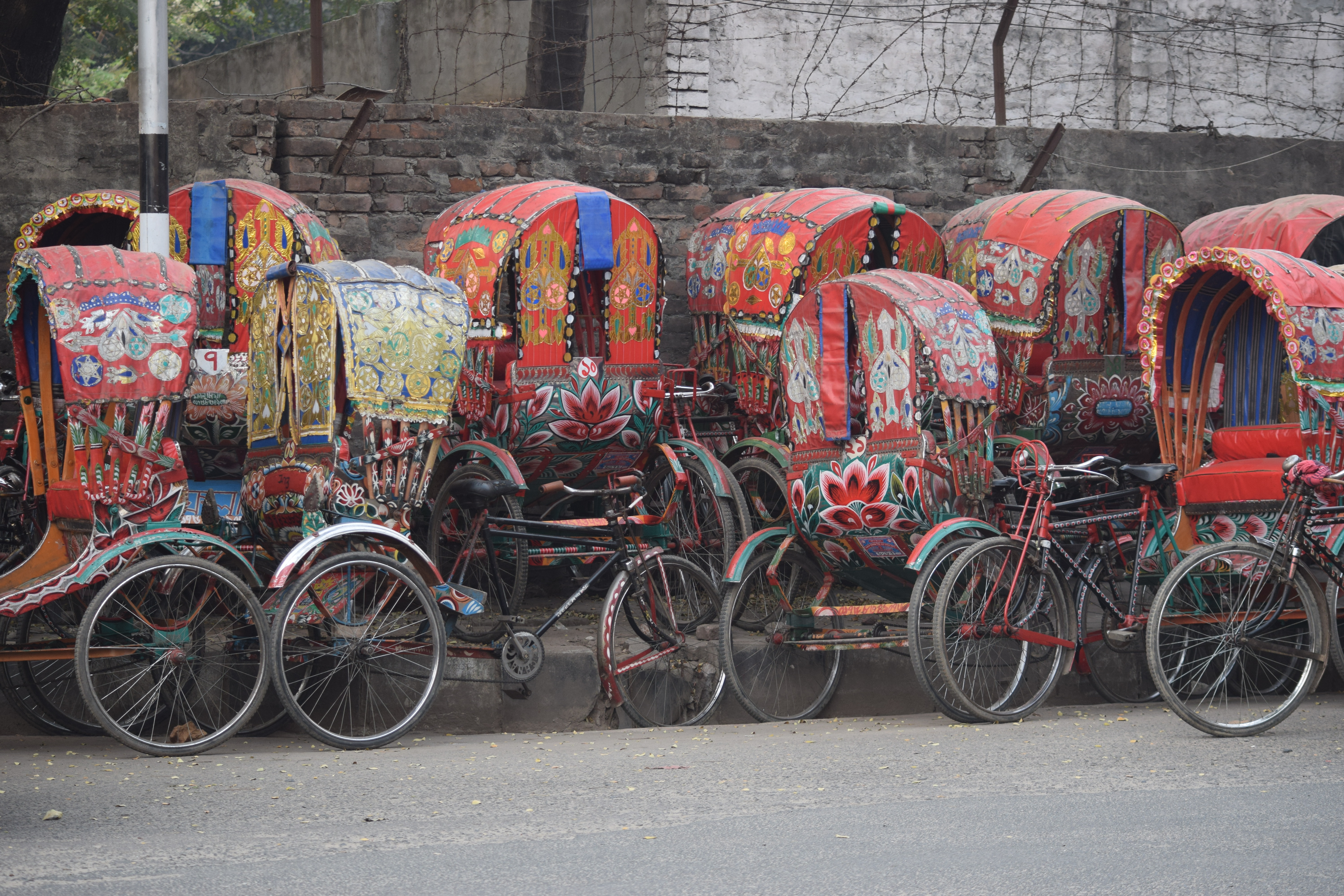 শহরের নীরব যোদ্ধা রিকশাওয়ালা