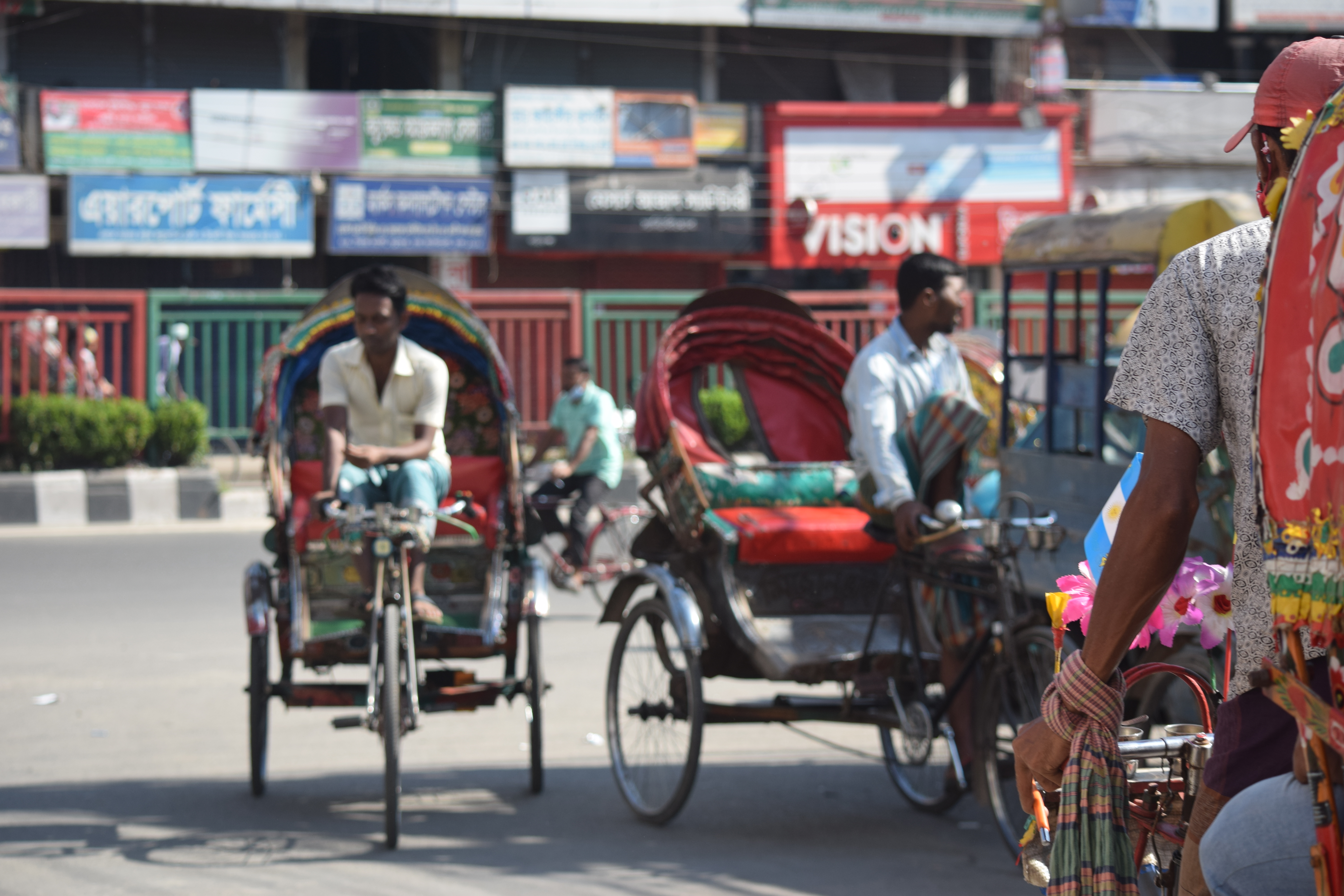 শহরের নীরব যোদ্ধা রিকশাওয়ালা