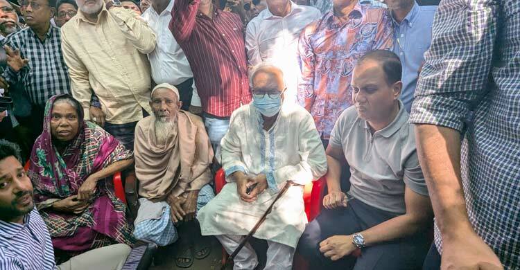 পটুয়াখালীতে অসহায় দম্পতির পাশে রিজভী