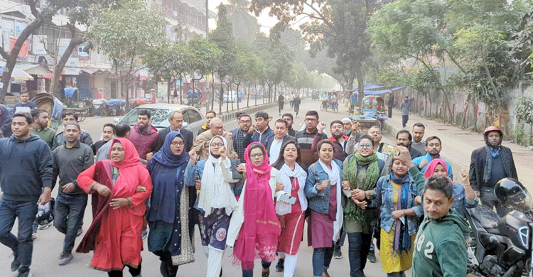 নিষেধাজ্ঞা ভেঙে রাজধানীতে রিজভীর নেতৃত্বে মিছিল