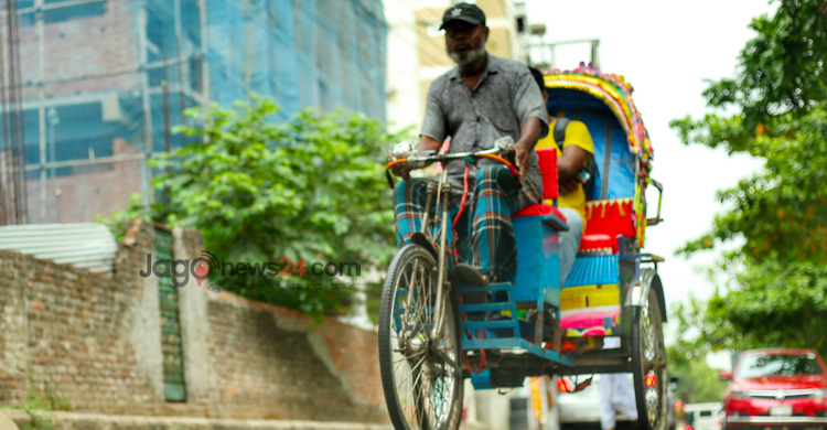অটোর দাপটে দুর্দশায় প্যাডেল রিকশাচালকরা