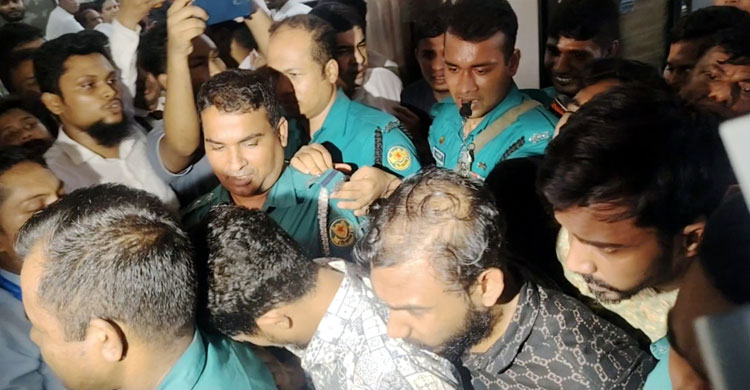 ছাত্রসংসদের রিয়াদের দায় স্বীকার, ৩ আসামি কারাগারে