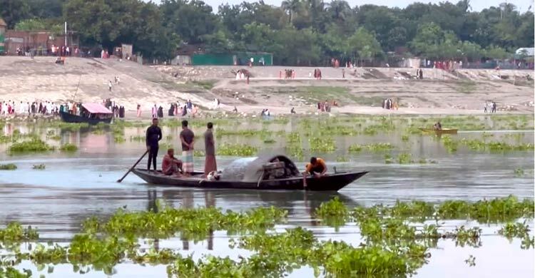 কুষ্টিয়ায় চার মাসের সন্তানকে নদীতে ফেলে দিয়ে মায়ের আত্মহত্যাচেষ্টা