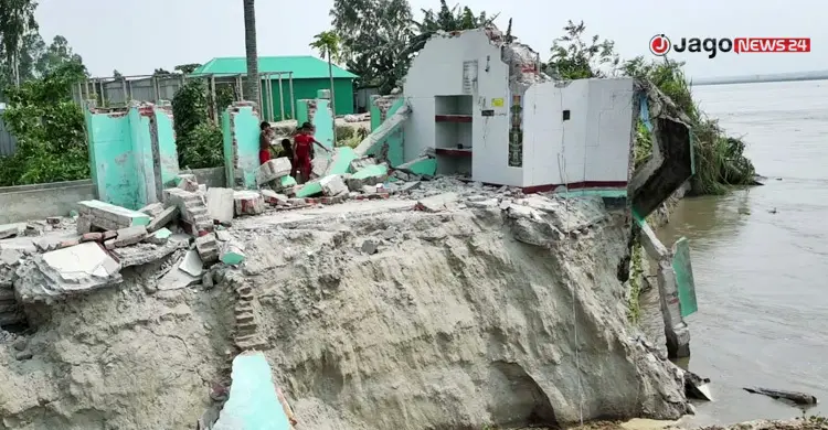 যমুনা গিলছে ঘরবাড়ি, ঝুঁকিতে হাজারও পরিবার