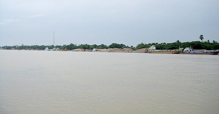 সাঁতরে নদী পার হতে গিয়ে নিখোঁজ বৃদ্ধা