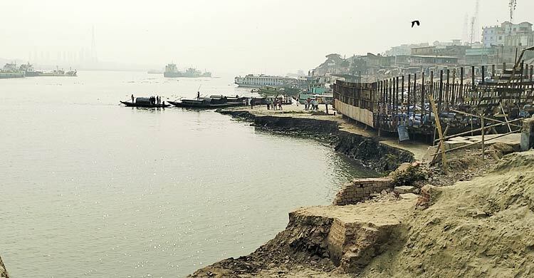 ভৈরবে মেঘনার ভাঙনে বিলীন ঘর-ওয়ার্কশপের জমি
