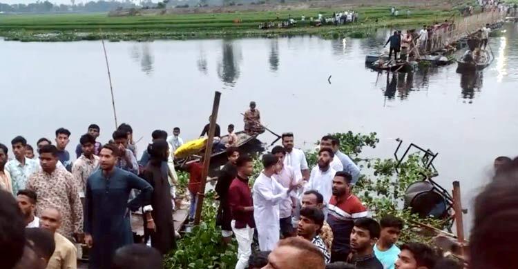 ভেঙে পড়লো ব্রহ্মপুত্র নদের ভাসমান সেতু, ৪ শিশু নিহত