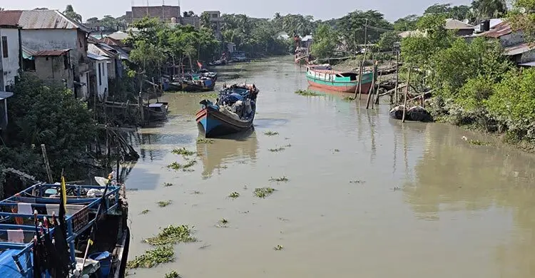 বলেশ্বর নদী থেকে ট্রলারসহ ১২ জেলে অপহরণ