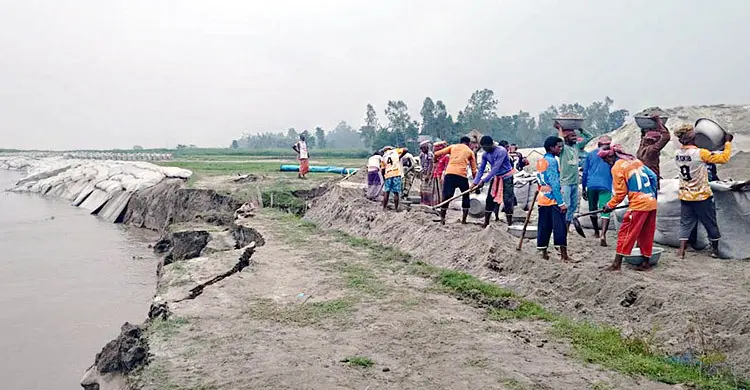 ভয়াবহ রূপ নিয়েছে যমুনার ভাঙন