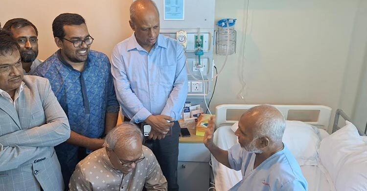 গুলিবিদ্ধ বিএনপিপ্রার্থী এরশাদকে দেখতে হাসপাতালে রিজভী