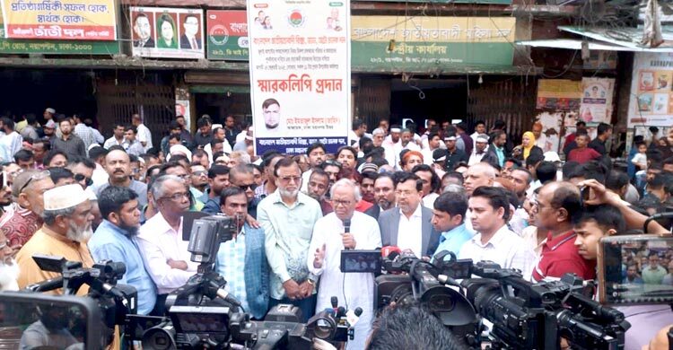 একটি দল সুযোগ পেলেই বিএনপিকে পেছন থেকে ছুরিকাঘাতের চেষ্টা করে