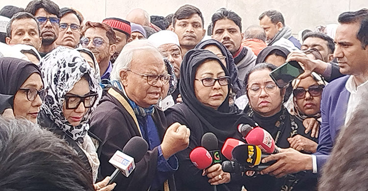 মায়ের দেখানো পথেই দেশকে এগিয়ে নিচ্ছেন তারেক রহমান: রিজভী