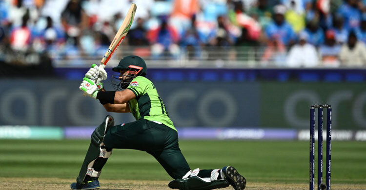 India dismantle Pakistan's top order as Shakeel, Rizwan fall