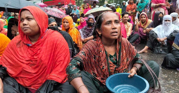 RMG workers rally at Kakrail seeking arrears, Eid bonus