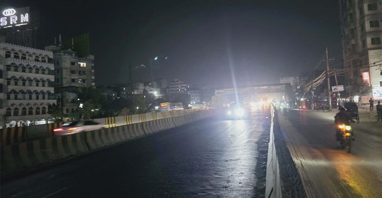 চাপ বাড়লেও যান চলাচল স্বাভাবিক, অতিরিক্ত ভাড়া আদায়ের অভিযোগ