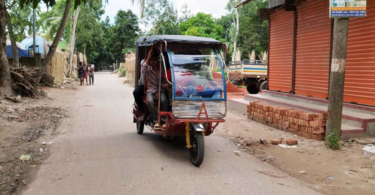 ২ কিলোমিটার সড়কে ১২ স্পিড ব্রেকার