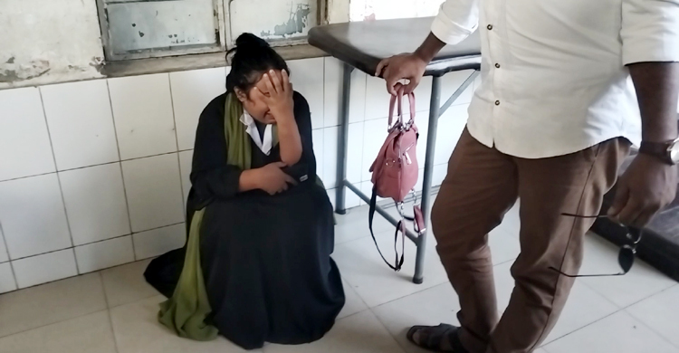 গলার অপারেশন শেষে বাড়ি ফেরার পথে সড়কে লাশ হলেন লাকি আক্তার