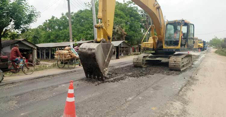 অবশেষে ঝিনাইদহ-যশোর মহাসড়ক মেরামতে তোড়জোড়
