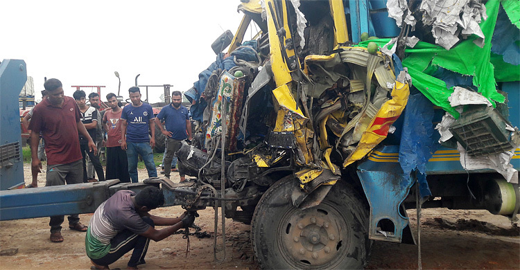 দিনাজপুরে একদিনেই সড়ক দুর্ঘটনায় নিহত ৯