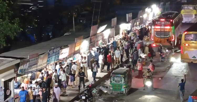 চাপ বাড়লেও যান চলাচল স্বাভাবিক, অতিরিক্ত ভাড়া আদায়ের অভিযোগ