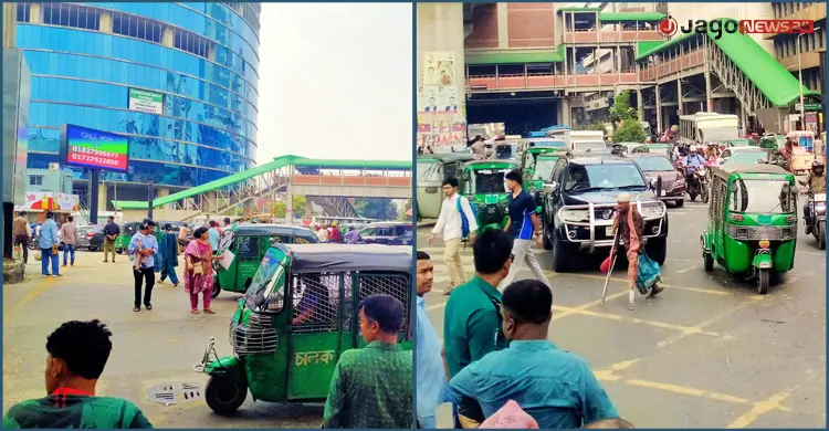 রাজধানীর কারওয়ান বাজারের সার্ক ফোয়ার মোড়ে চলন্ত গাড়ির সামনে দিয়ে চলছে সড়ক পারাপার/ছবি: জাগো নিউজ