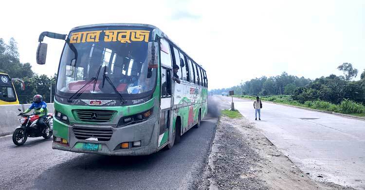 যাত্রীর চাপ বাড়লেও সাইনবোর্ডে জ্যাম নেই