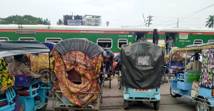 সড়ক ডুবে যাওয়ায় সাজেকে যান চলাচল বন্ধ