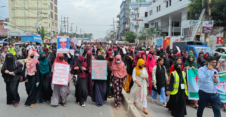 গাজীপুরে ডিপ্লোমা প্রকৌশলীদের দুই মহাসড়ক ব্লকেড, ভোগান্তি