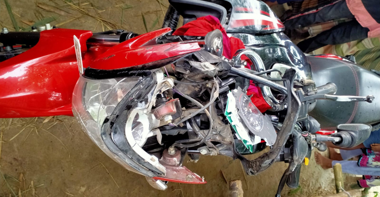 ট্রাকের ধাক্কায় প্রাণ গেলো মোটরসাইকেলচালকের