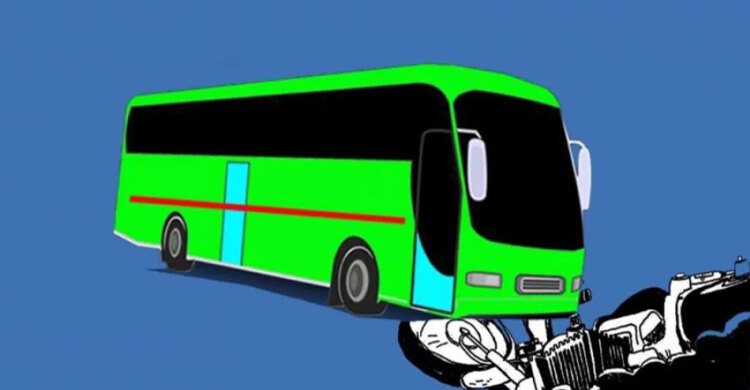 বাসের ধাক্কায় প্রাণ গেল স্বামীর, হাসপাতালে স্ত্রী