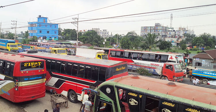 Workers block Dhaka-Tangail, Dhaka-Mymensingh highways
