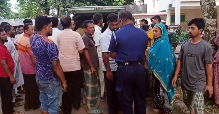 মোটরসাইকেলে বেড়াতে গিয়ে প্রাণ গেলো যুবকের, স্ত্রী-সন্তান আহত