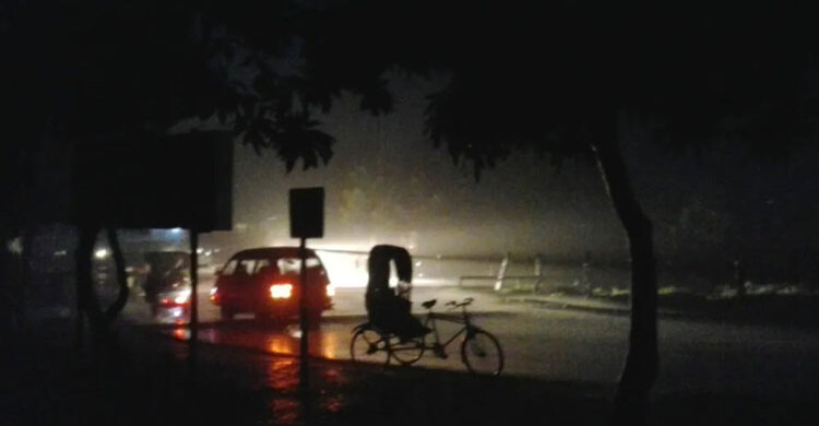 বাবার চোখের সামনে ছেলের প্রাণ কেড়ে নিলো বেপরোয়া ট্রাক