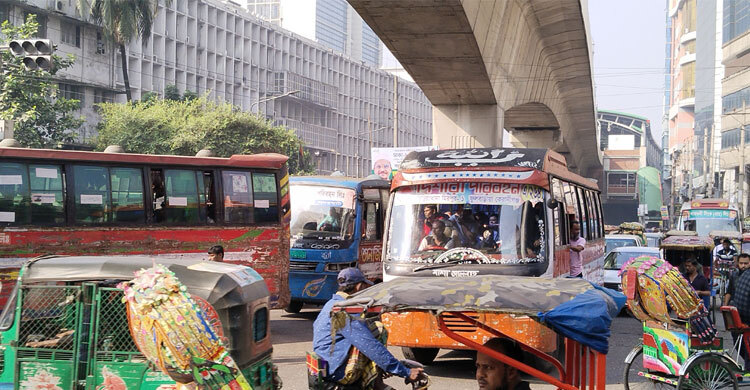 সড়কে রিকশার আধিপত্য, ব্যক্তিগত গাড়ি কম
