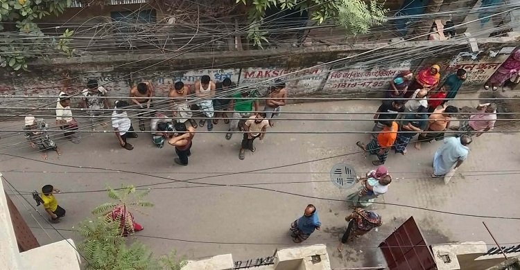 ঢাকায় ভূমিকম্প, আফটার শক আতঙ্কে এখনো বাইরে অনেকে