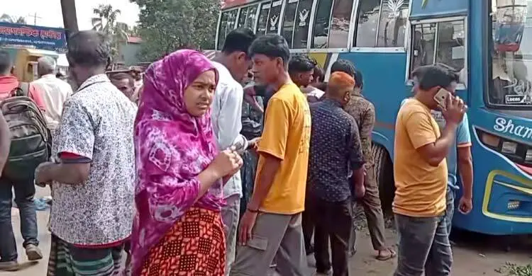 বাসে যাত্রী তুলতে গিয়ে চাকায় পিষ্ট হয়ে হেলপারের মৃত্যু