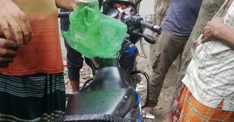 বাসচাপায় পিষ্ট হয়ে মোটরসাইকেল আরোহী নিহত