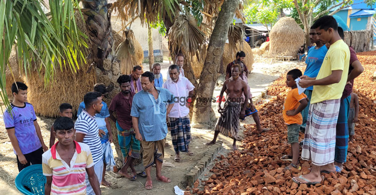 লাভ বেশি হবে না, তাই সড়ক সংস্কারে নিম্নমানের সামগ্রী!